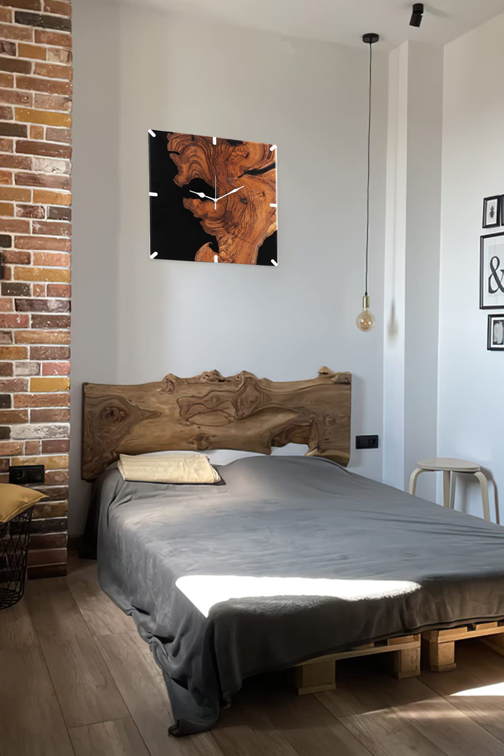 Stylish Resin Wall Clock – Teak Wood & Black Resin Elegance